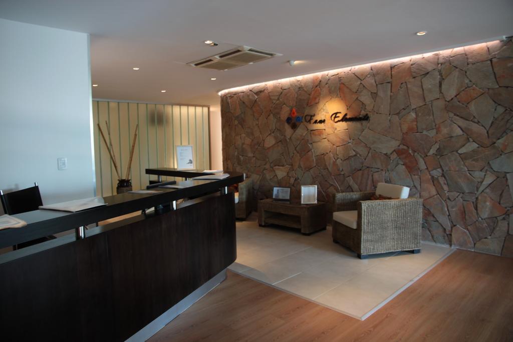 Howard Johnson By Wyndham San Pedro Exterior foto